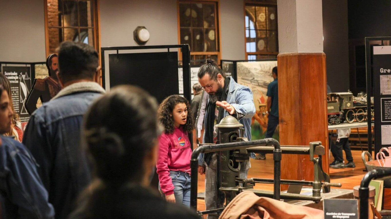 Jundiaí recebe acervo de 5 mil itens para preservação da memória da ferrovia