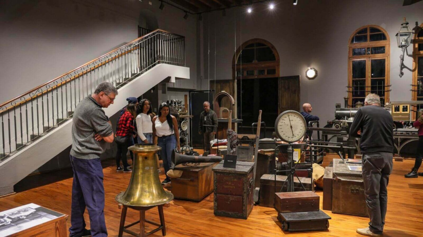 Jundiaí recebe acervo de 5 mil itens para preservação da memória da ferrovia