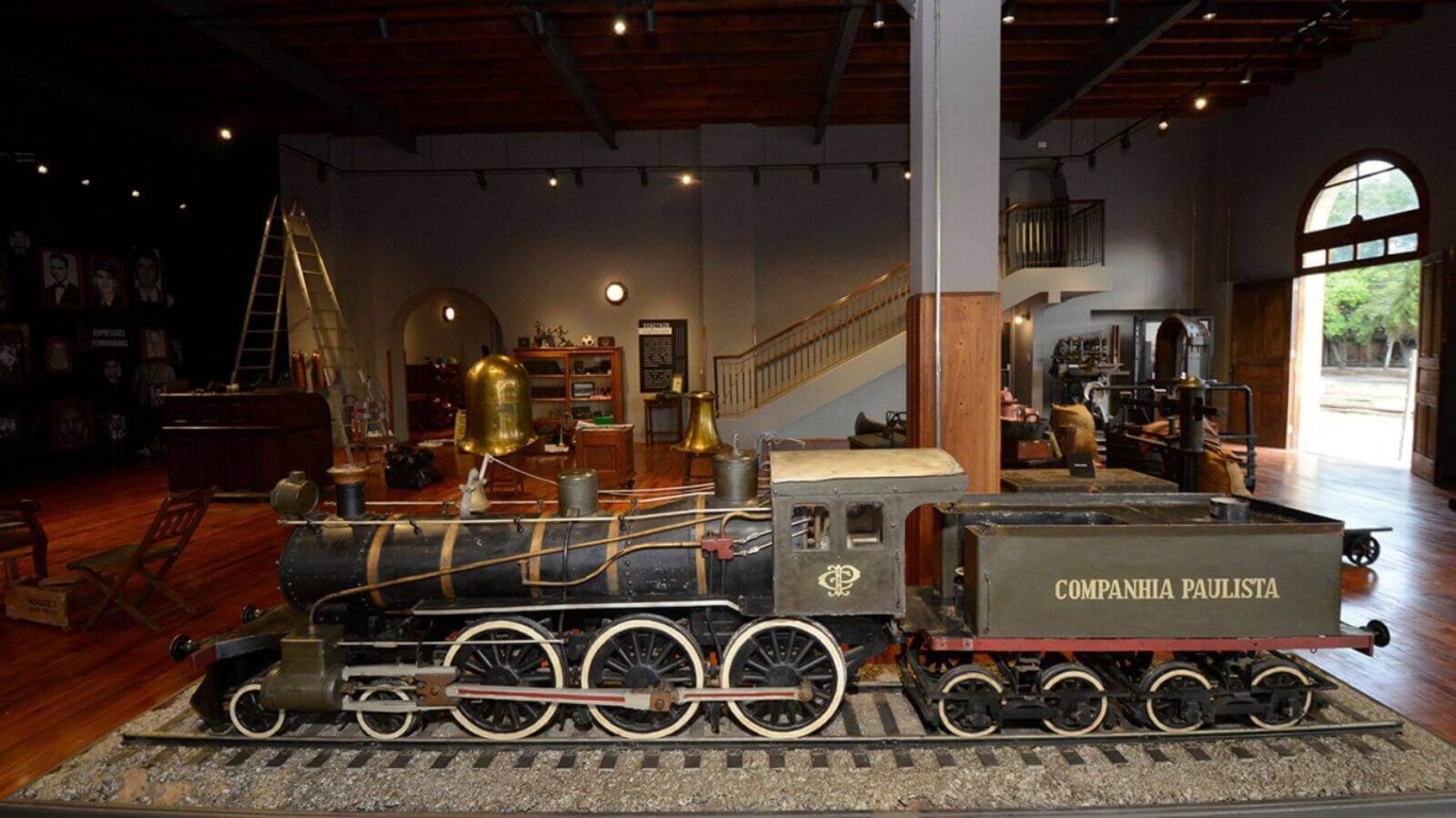 Jundiaí recebe acervo de 5 mil itens para preservação da memória da ferrovia