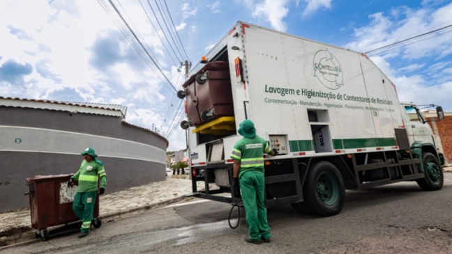 Limpeza de contêiner de lixo em Jundiaí