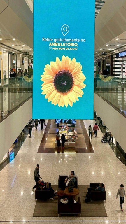 JundiaíShopping distribui cordões de girassol para pessoas com deficiências não aparentes