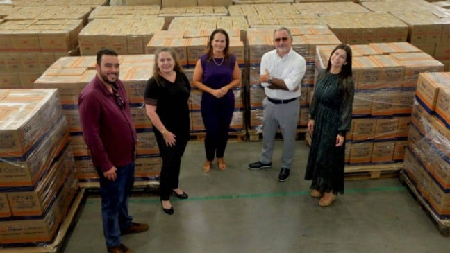 JundiaíShopping doa 4 toneladas de alimentos para o Fundo Social