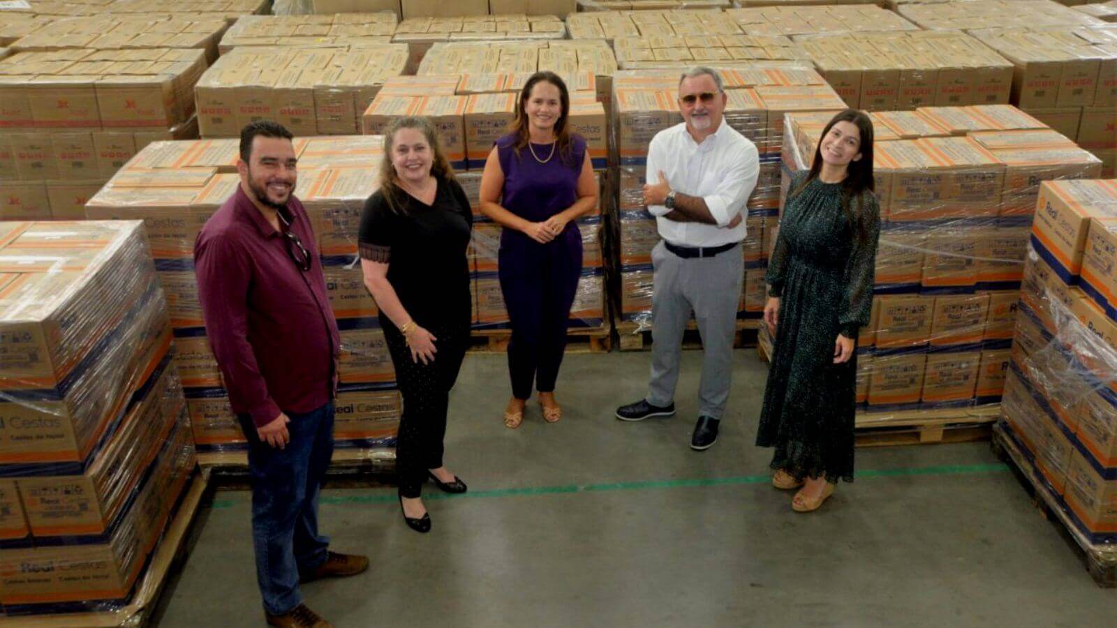 JundiaíShopping doa 4 toneladas de alimentos para o Fundo Social