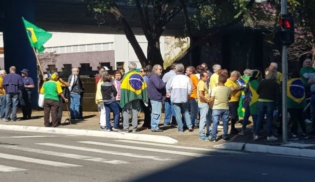 Jundiaienses fazem protesto contra lei de abuso de autoridade