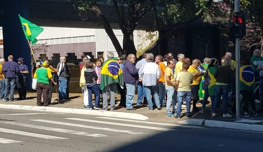 Jundiaienses fazem protesto contra lei de abuso de autoridade
