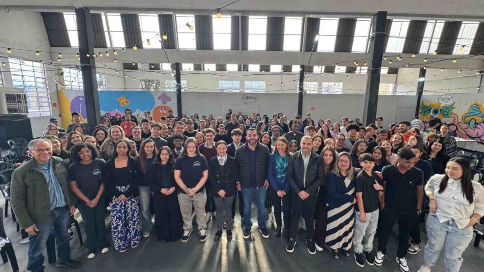 Juventude gremista com o prefeito de Jundiaí, Gustavo Martinelli.