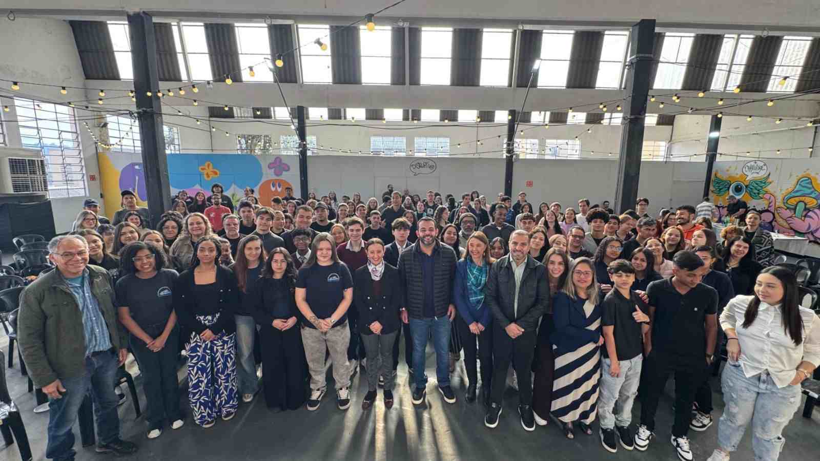 Juventude gremista com o prefeito de Jundiaí, Gustavo Martinelli.