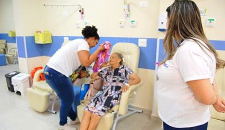 Hospital São Vicente recebe doação de lenços da UNIFACCAMP