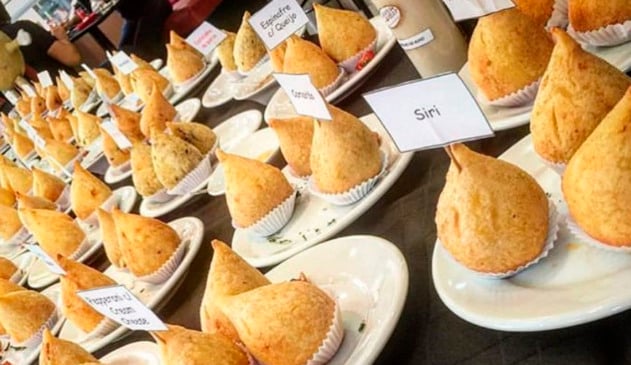 Lanchonete em São Paulo oferece rodízio de coxinha com 50 sabores