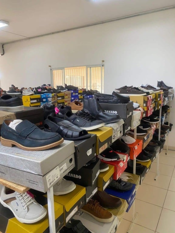 Sapatos do saldão Latraviata no Grendacc