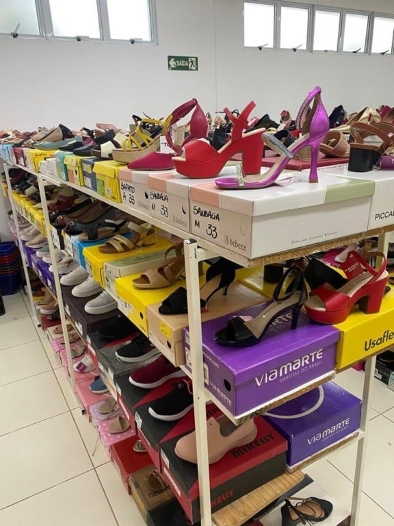 Sapatos do saldão Latraviata no Grendacc