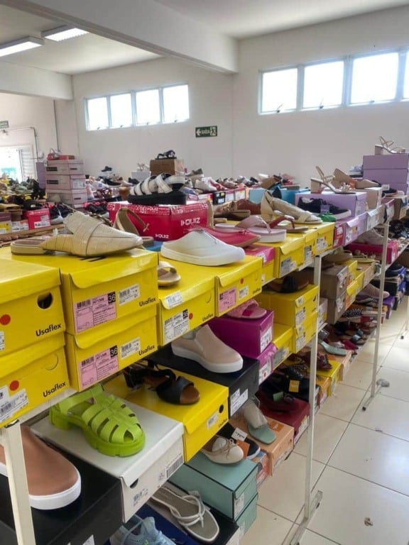 Sapatos do saldão Latraviata no Grendacc