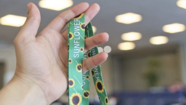 Lei formaliza uso de fita de girassóis para identificar pessoas com deficiência oculta