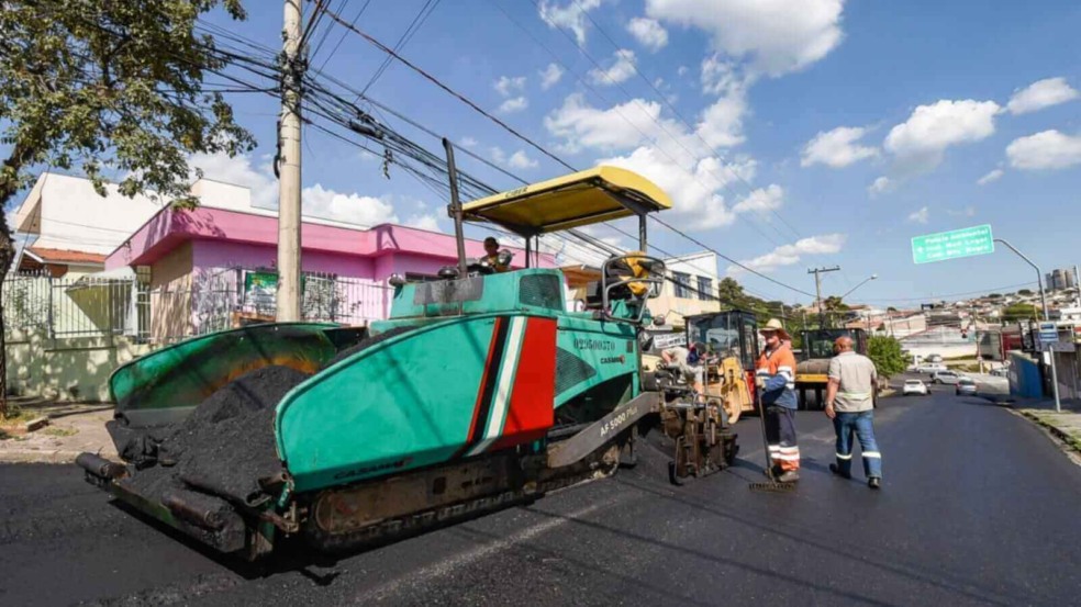 Asfalto em rua de Jundiaí