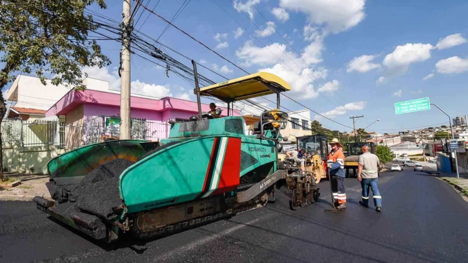 Asfalto em rua de Jundiaí
