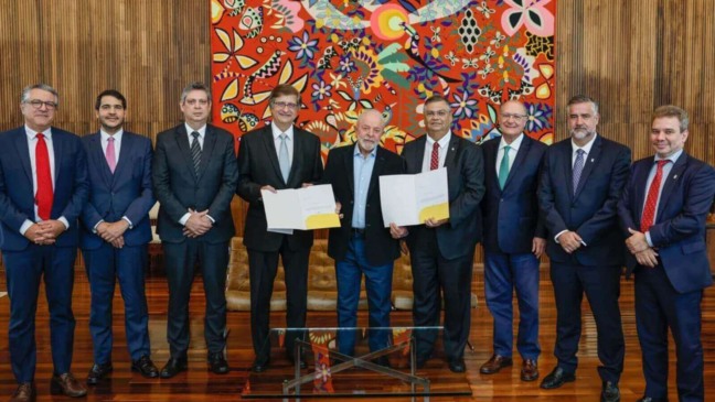 Paulo Gustavo Gonet e Flávio Dino com o presidente Lula após indicação para a PGR e o STF