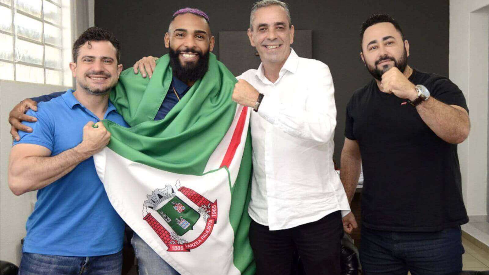 Lutador Cláudio Ribeiro retorna a Várzea Paulista após grande vitória no UFC