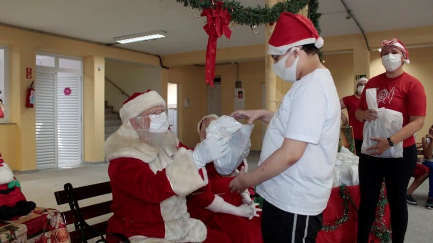 Escola de Educação Especial da APAE Jundiaí recebe a família Noel para o Natal dos alunos Escola de Educação Especial da APAE Jundiaí recebe a família Noel para o Natal dos alunos
