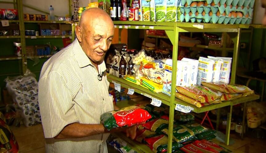 Leilão da igreja arremata R$ 12 mil em pacote de macarrão