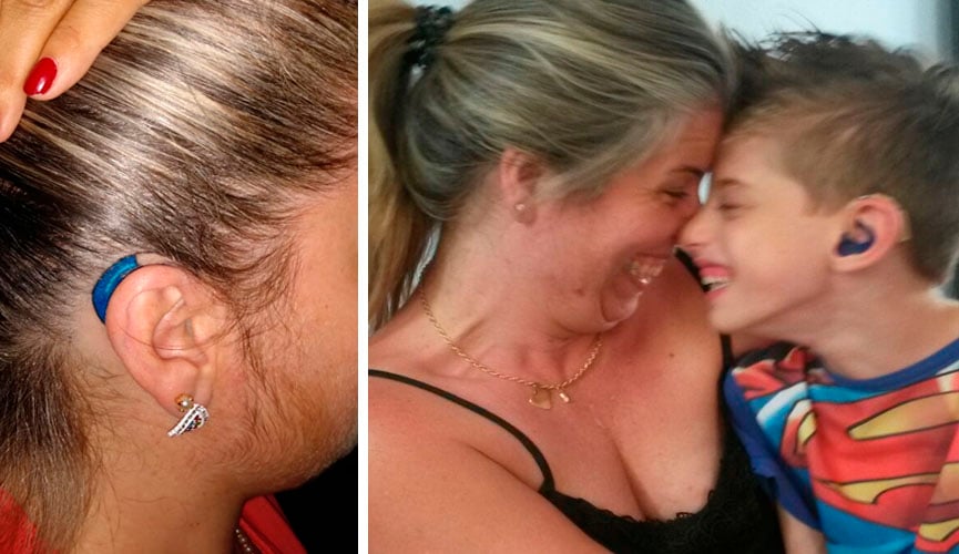 À esquerda, mãe com tatuagem de aparelho auditivo em homenagem ao filho; à direita, mãe e filho abraçados e rindo
