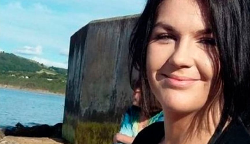 Mãe leva bebê de um mês para balada, fica bêbada e mata filho ao dormir sobre ele