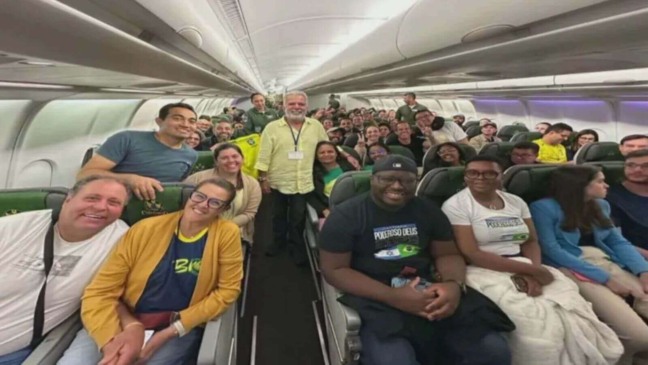 Mais de 200 brasileiros deixam Israel em primeiro voo de resgate