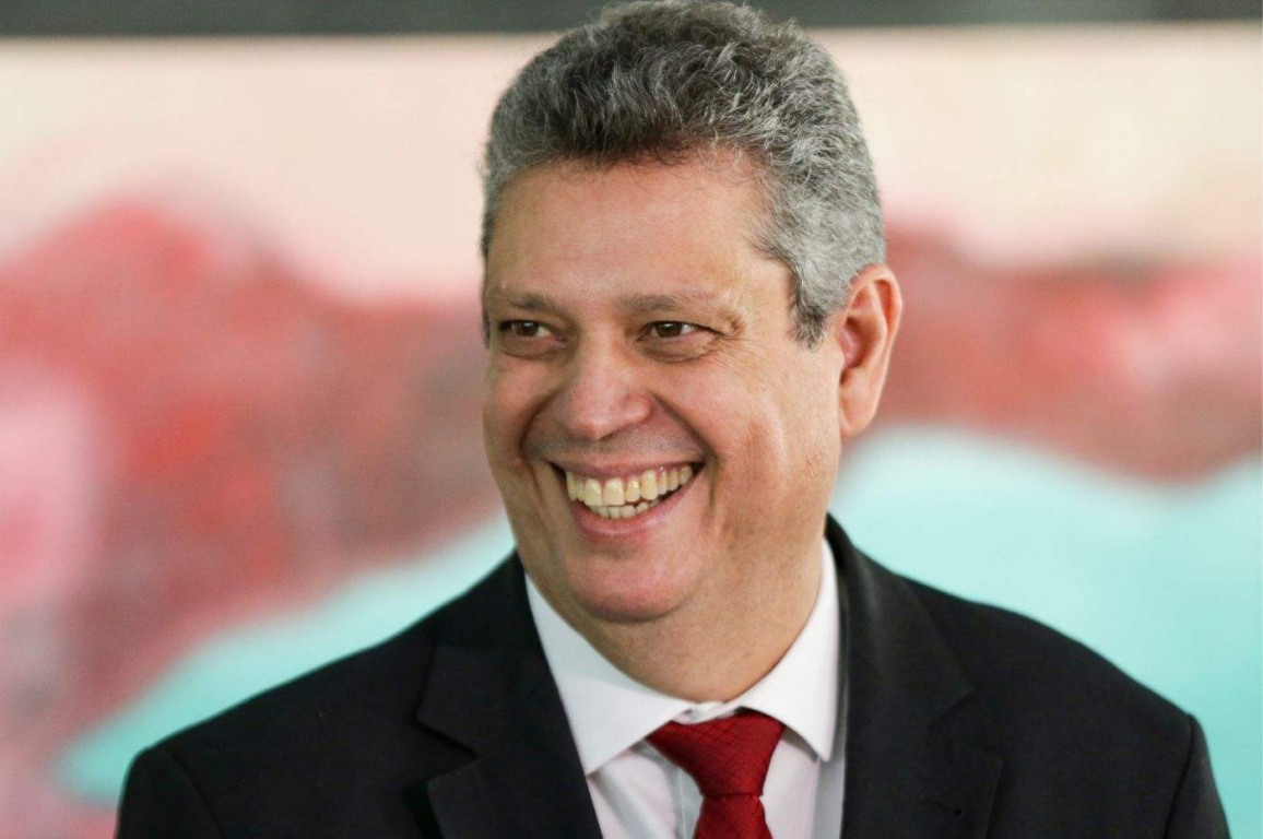 Ministério Público pede investigação de ministro de Lula por "carnaval fora de época" Ministério Público pede investigação de ministro de Lula por "carnaval fora de época"