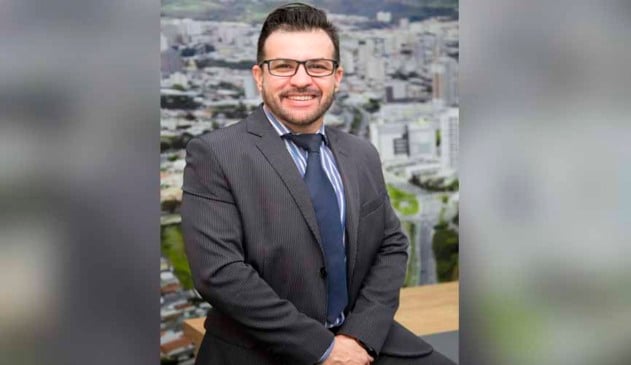 presidente da ace, mar william, posa para foto