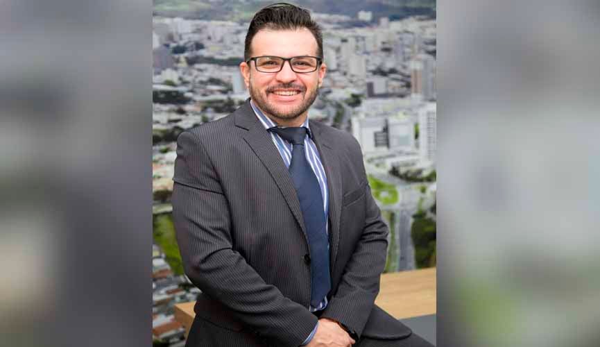 presidente da ace, mar william, posa para foto