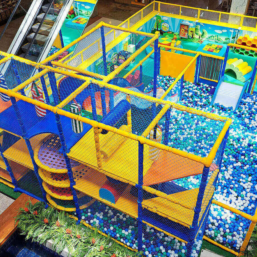 Piscina de bolinhas no Maxi Shopping