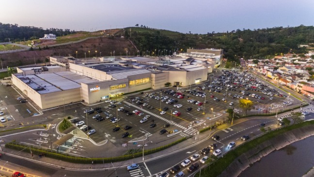 Campanha de Dia das Mães do Maxi Shopping Jundiaí presenteia clientes com brincos Rommanel