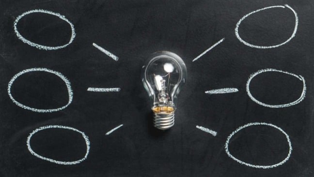 Lâmpada em quadro de giz.