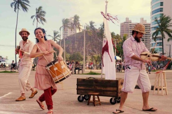 Espetáculo "Menina Rabeca, onde vive o mar". Foto: Rita Sales