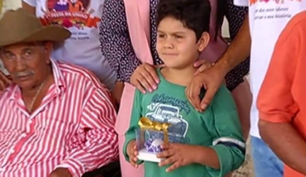 Menino doa único ovo que tinha em casa para ajudar abrigo de idosos