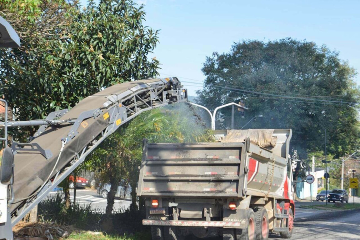 Caminhão de asfalto