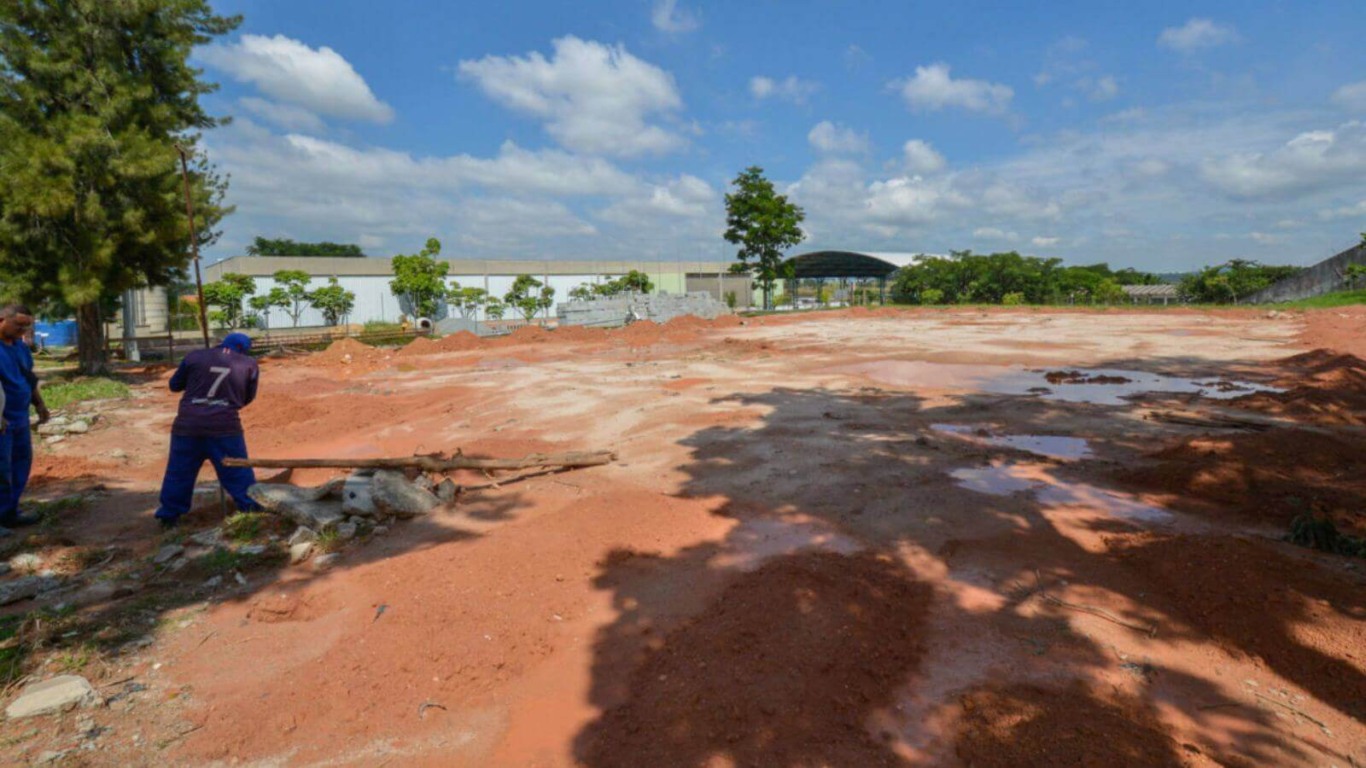 Obras de quadra esportiva em Jundiaí