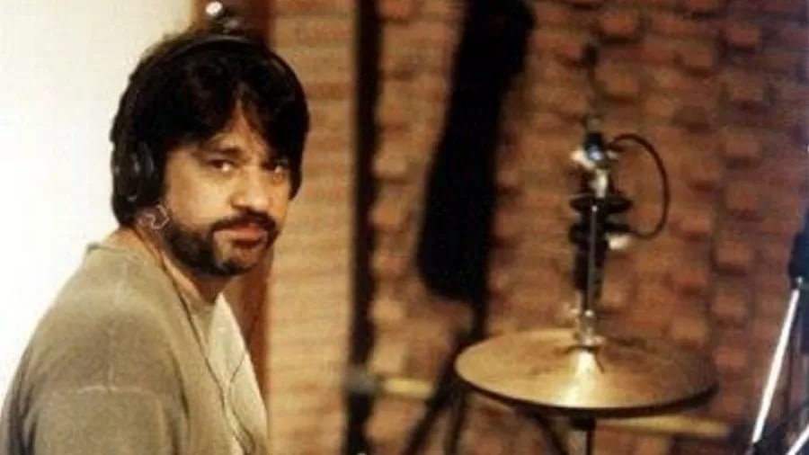 Músico baterista Beni Borja