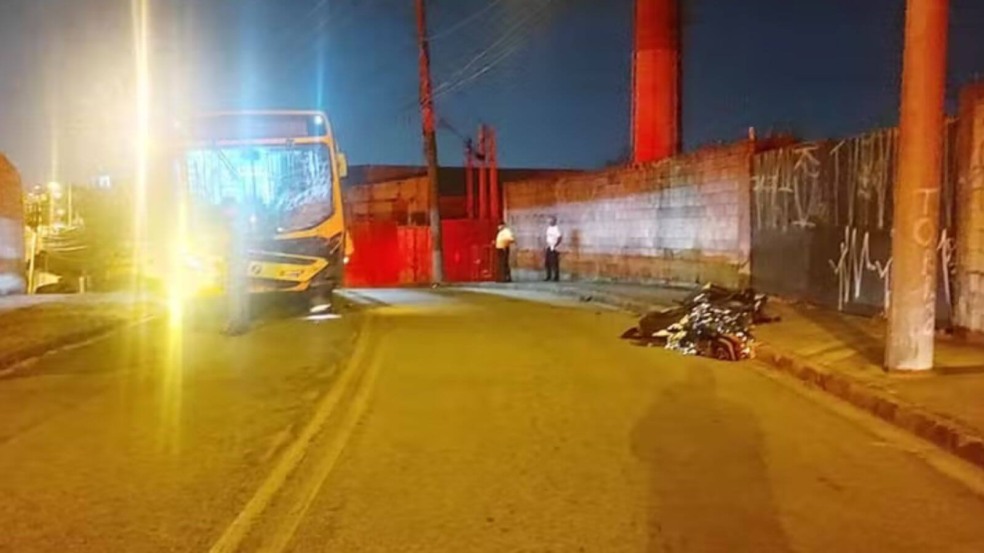 Motociclista morre após bater de frente com ônibus em Jundiaí Motociclista morre após bater de frente com ônibus em Jundiaí