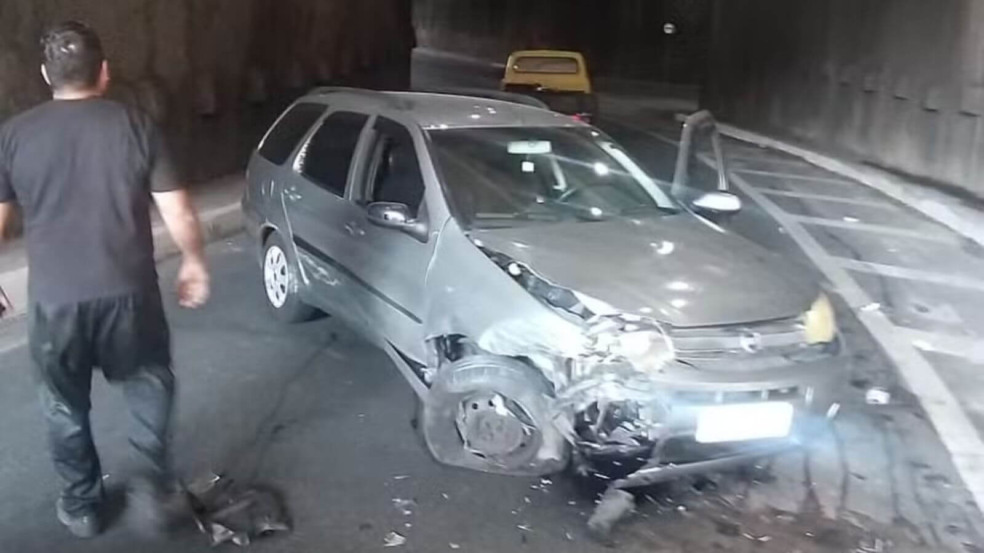 Motorista morre após passar mal e bater carro em túnel de Jundiaí Motorista morre após passar mal e bater carro em túnel de Jundiaí