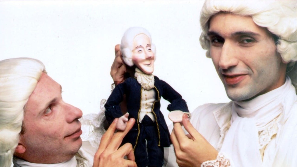 Sesc Jundiaí apresenta espetáculo ‘Mozart Moments’ com os bonecos do grupo Sobrevento