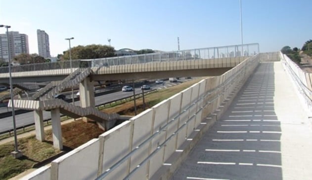 Mulher de 50 anos é esfaqueada em passarela no bairro Retiro