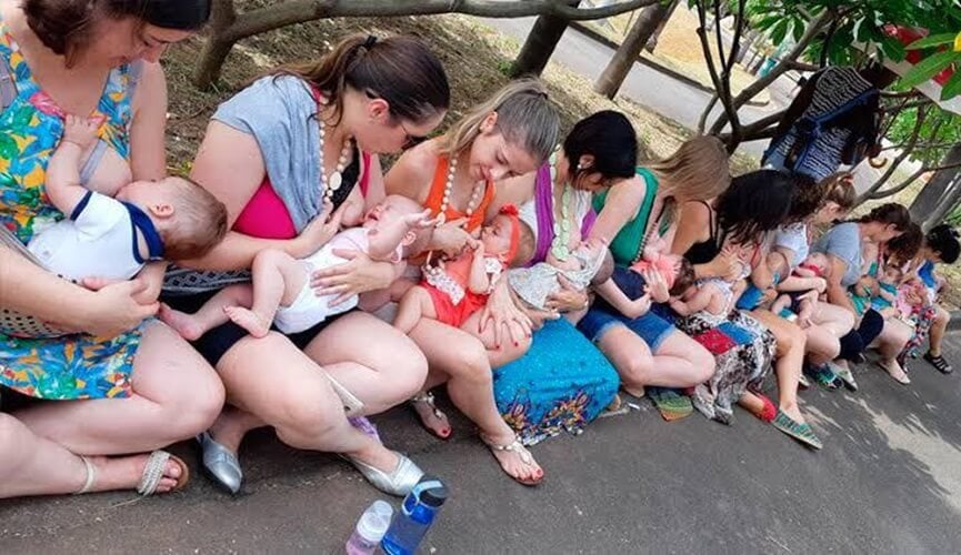 Mulheres de Jundiaí fazem ‘mamaço’ e roda de conversa