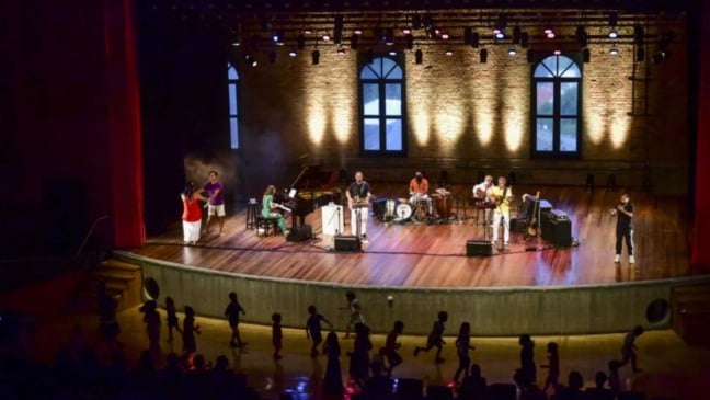 Apresentação no Teatro Polytheama