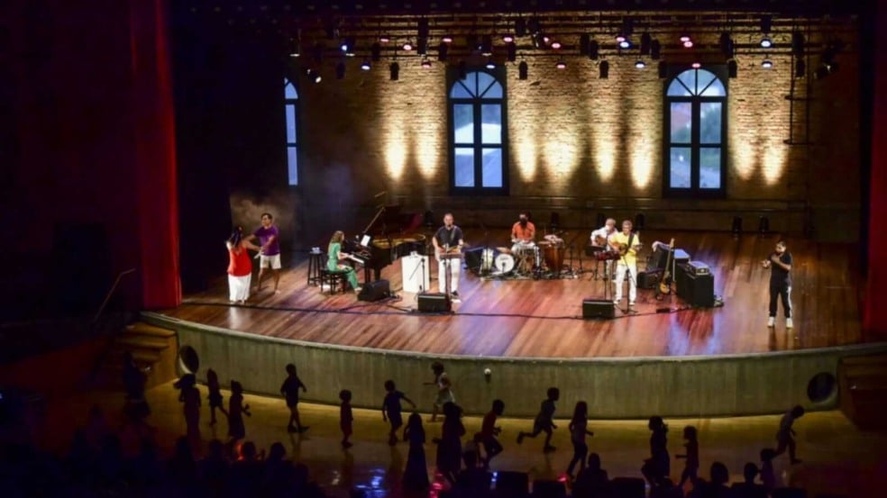 Apresentação no Teatro Polytheama