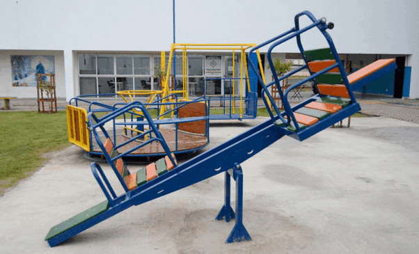 Brinquedos do parque vazios