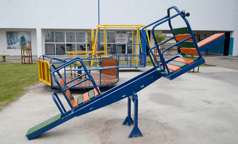 Brinquedos do parque vazios