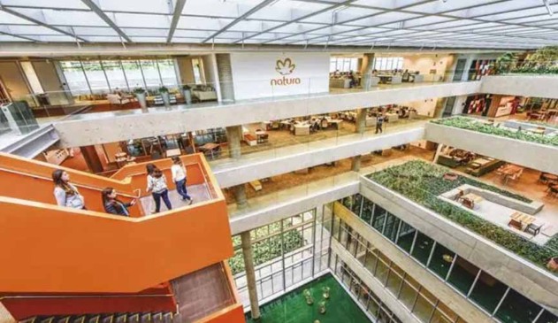vista dos andares do escritório da natura em são paulo