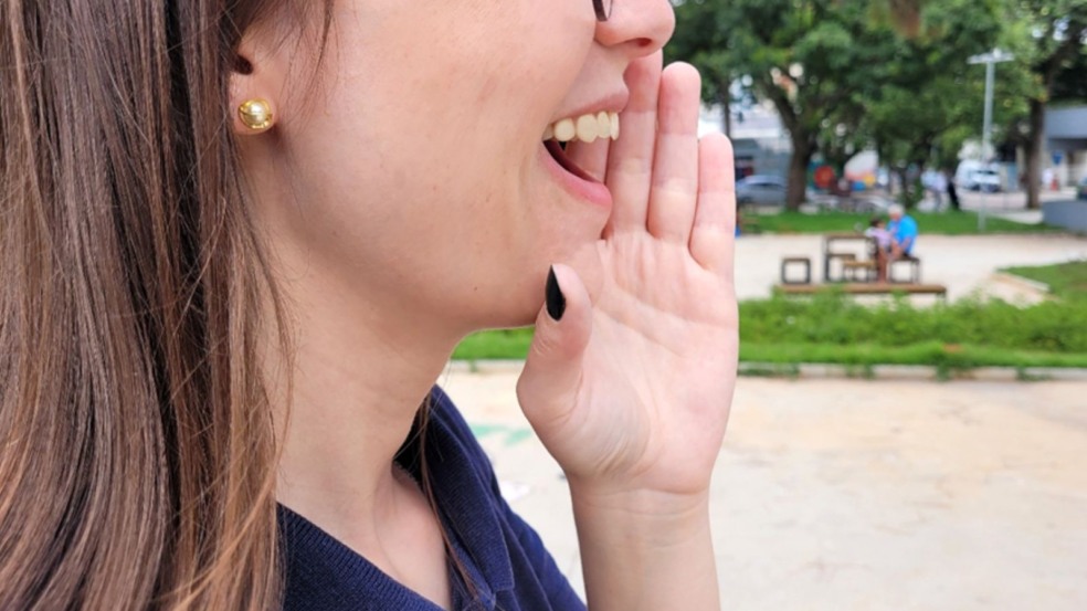 Mulher "gritando"