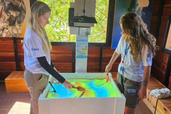 Nova atração do Mundo das Crianças ensina sobre a influência das chuvas no relevo do solo