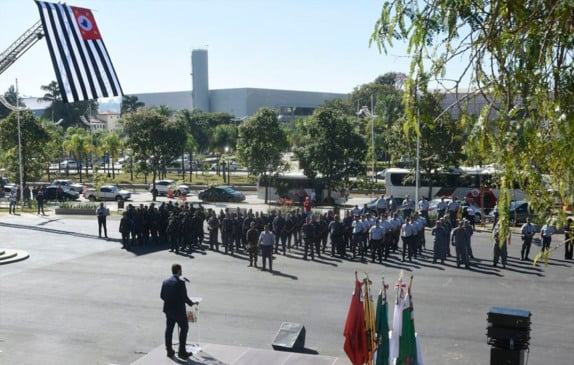 Nove de Julho ganha praça revitalizada com conceitos cívicos e históricos